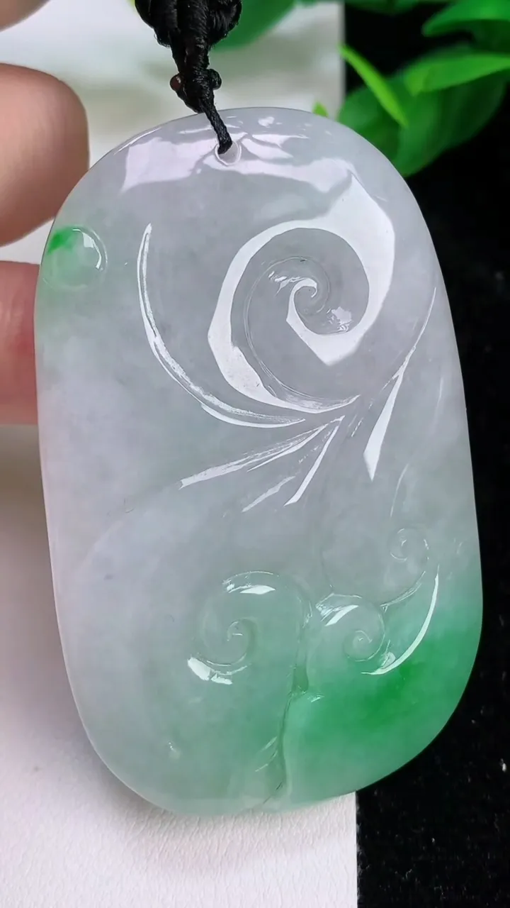 天然A货翡翠麒麟吊坠，尺寸66.5-43-11，重量:71.85g
7月10日