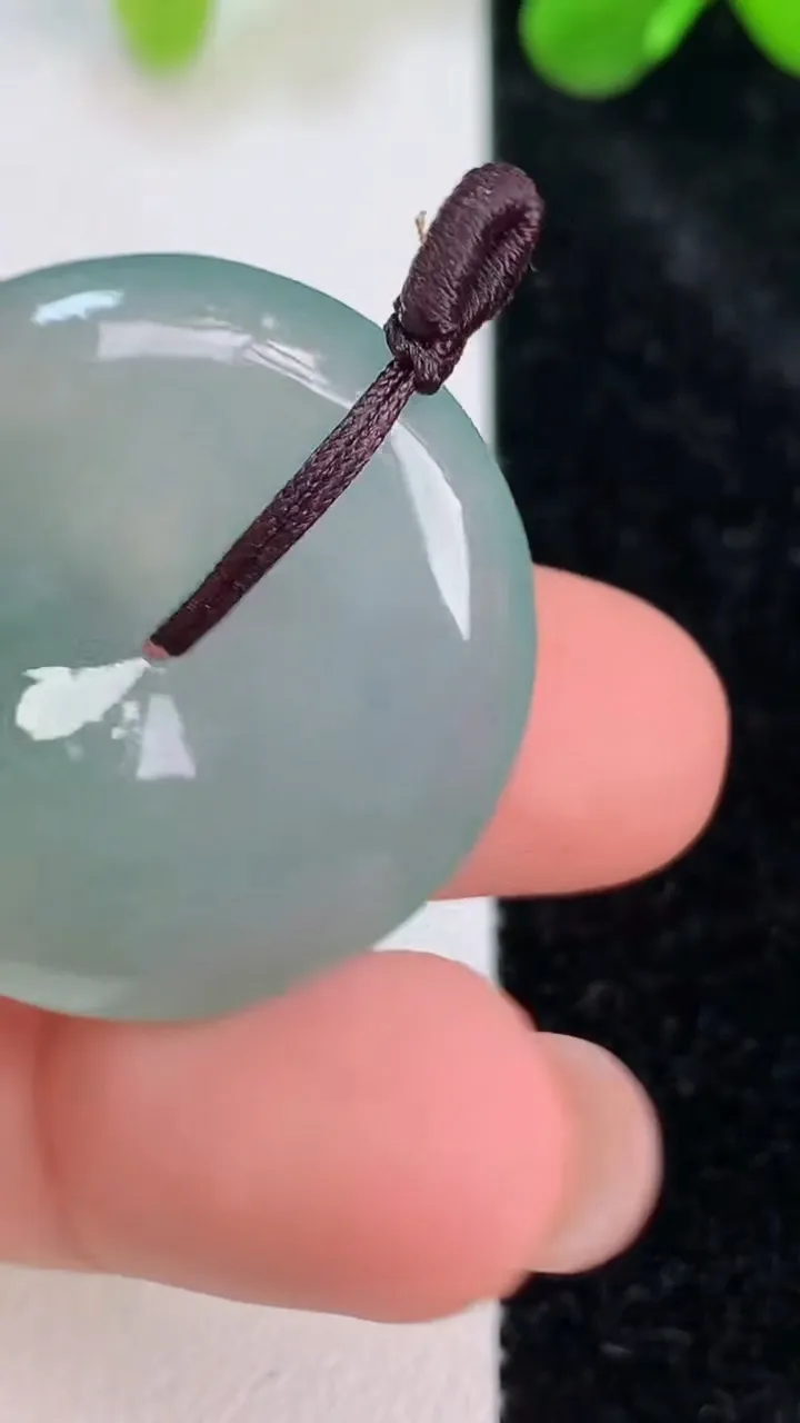 天然A货翡翠平安扣吊坠，尺寸29-5.7，重量:9.91g
7月10日