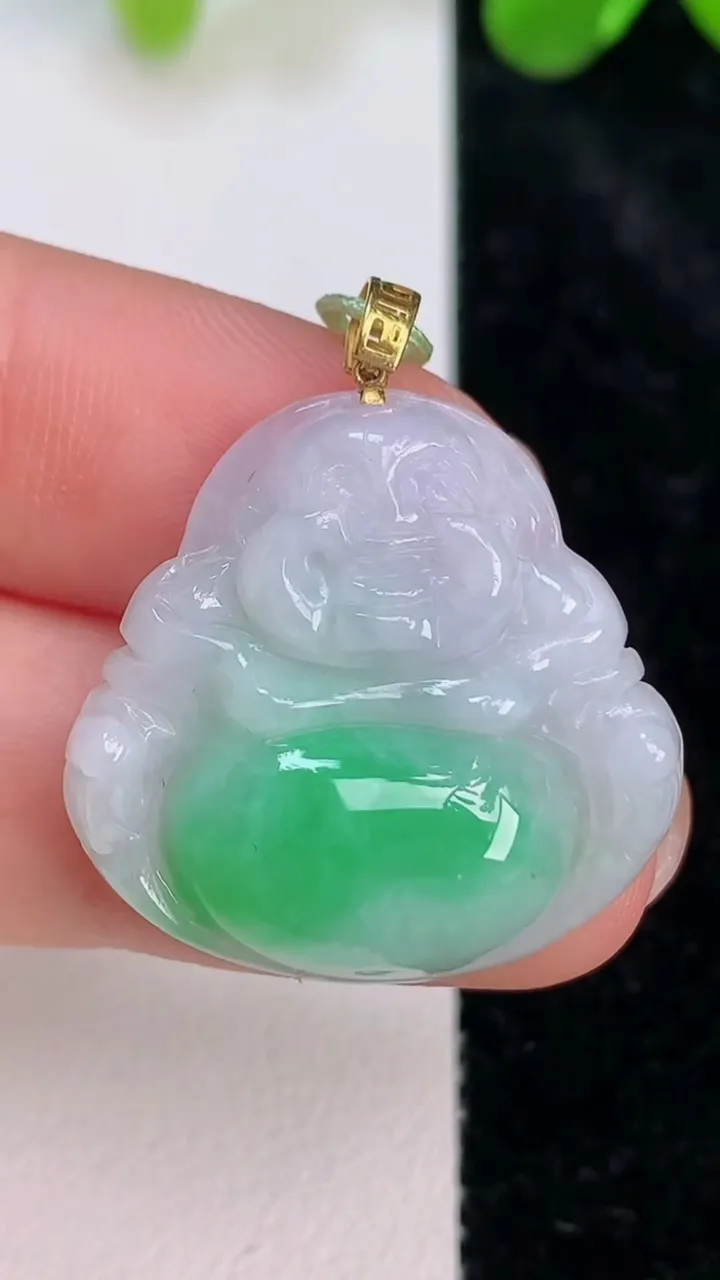 天然A货翡翠佛公吊坠，尺寸25-25.7-6.4，重量:5.66g
7月10日