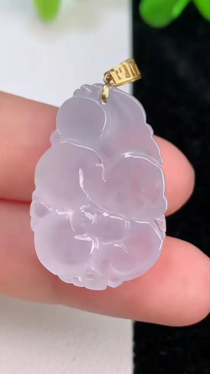 天然A货翡翠生肖猴吊坠，尺寸29.4-19.6-5.3，重量:5.46g
7月10日