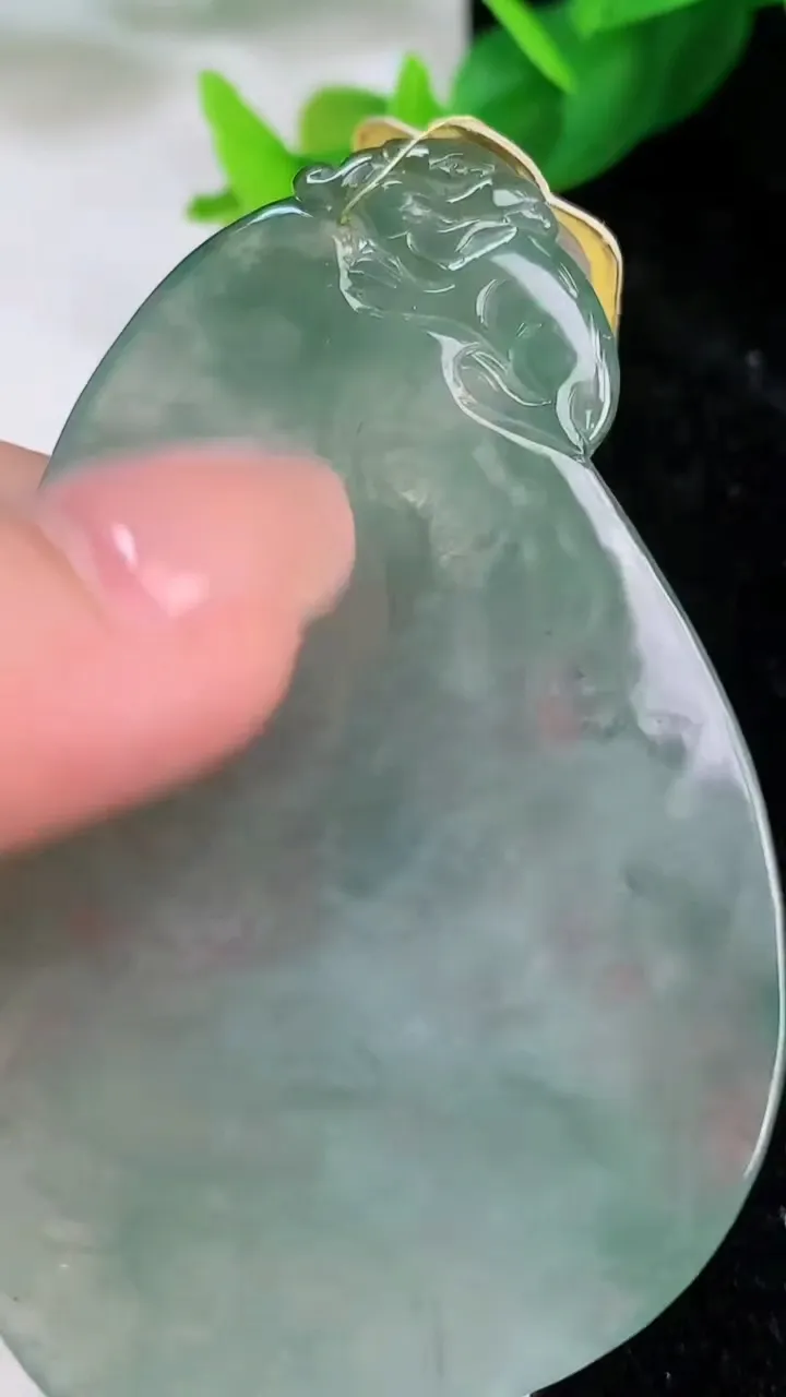 天然A货翡翠不动明王吊坠，尺寸61-39.3-4.8，重量:21.40g
7月10日