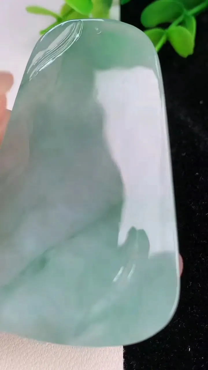 天然A货翡翠普贤菩萨吊坠，尺寸64.5-39.2-5.6，重量:28.32g
7月10日