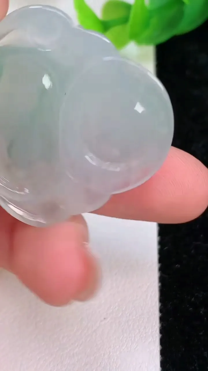 天然A货翡翠佛公吊坠，尺寸31.5-35.2-6，重量:10.00g
7月10日