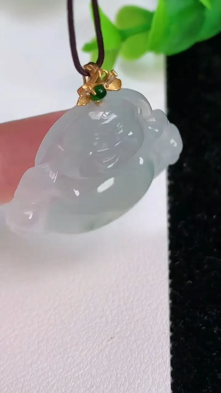 天然A货翡翠佛公吊坠，尺寸32-34.7-6，重量:10.24g
7月10日