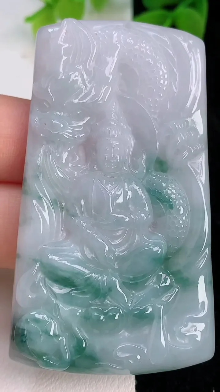 天然A货翡翠飘花祥龙观音菩萨吊坠，尺寸62-36.5-5.5，重:27.59g
7月10日