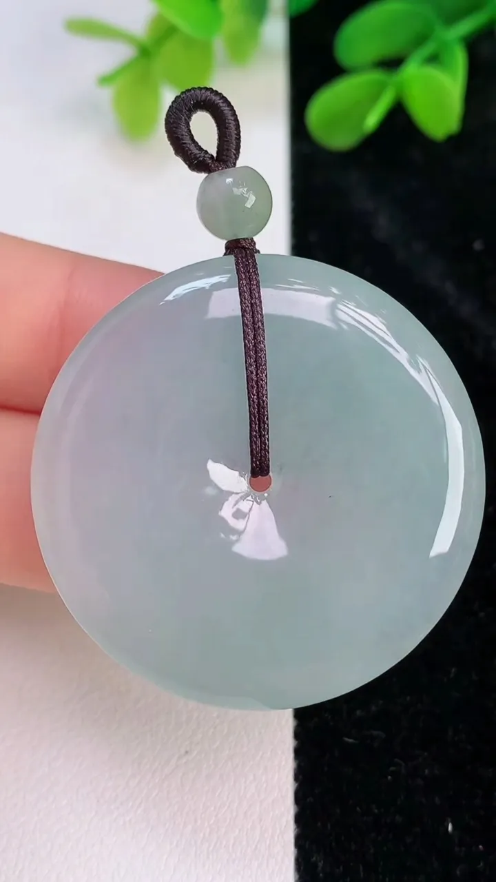 天然A货翡翠平安扣吊坠，尺寸38-5.3，重量:17.51g
7月10日