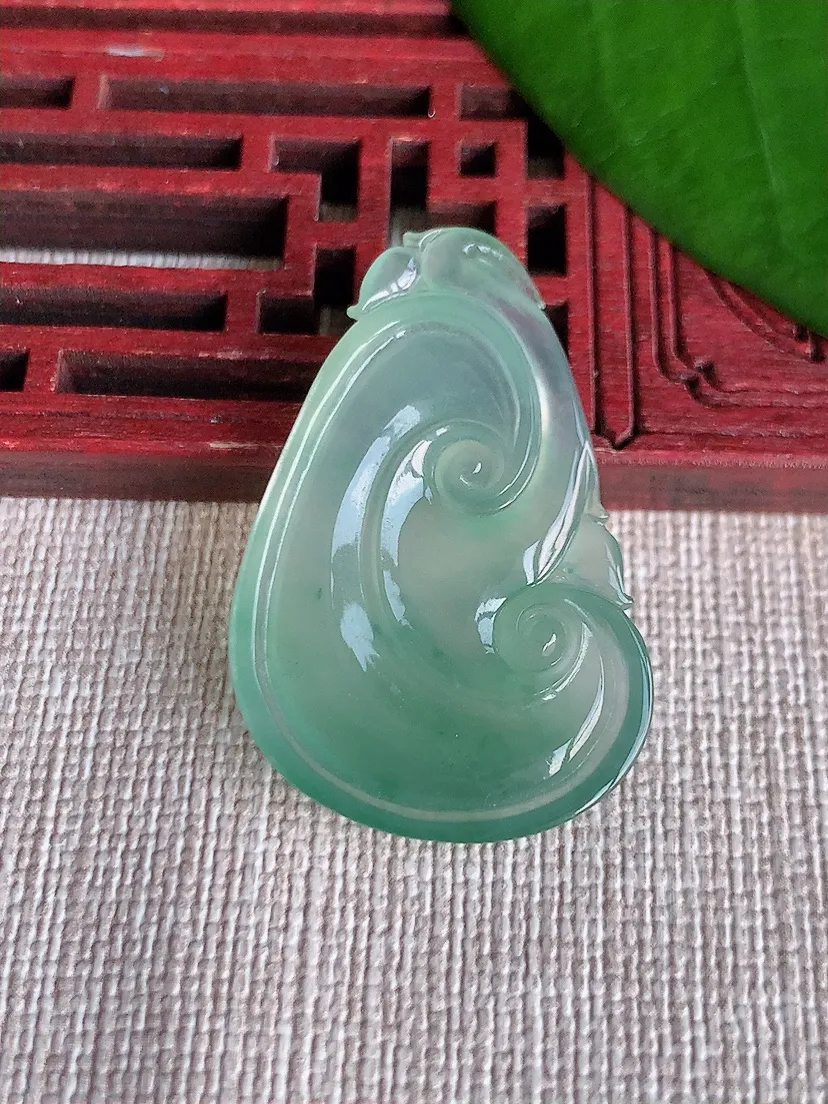 天然A货翡翠晴水如意吊坠尺寸35.2×23×4.4m量6.22g 0709