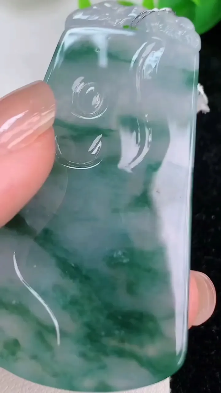 天然A货翡翠冰种飘花普贤菩萨吊坠，尺寸60.3-30.3-5.5，重量:21.42g
7月10日