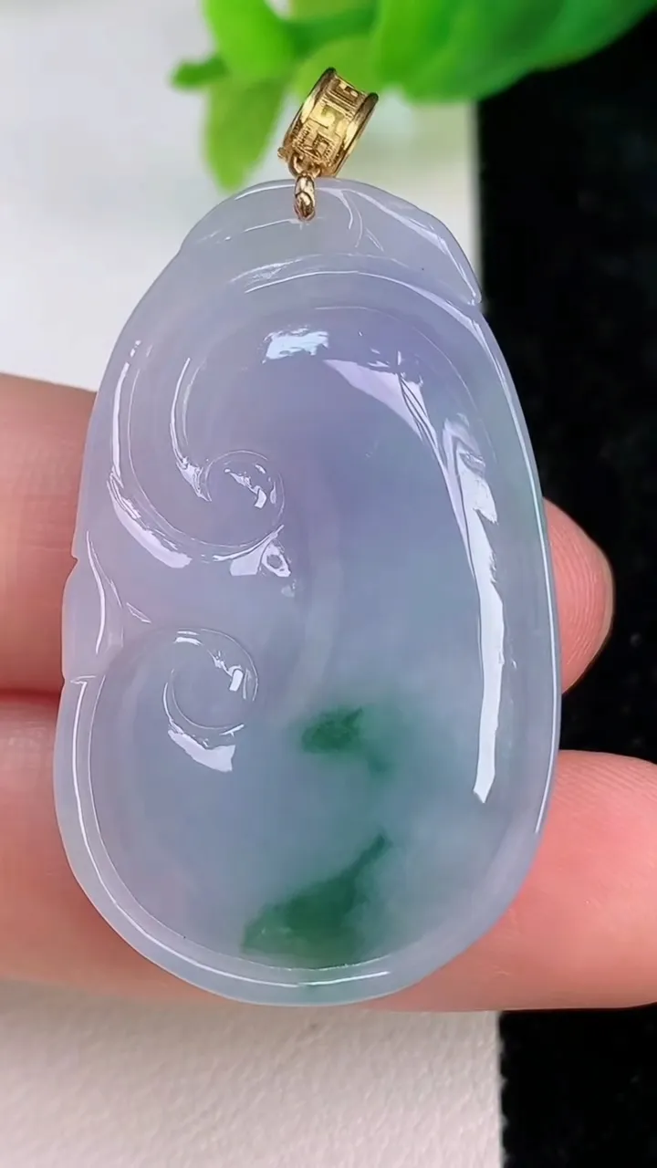 天然A货翡翠18k金春带彩紫罗兰如意吊坠，尺寸40-23.8-5.8，重量:10.20g
7月10日