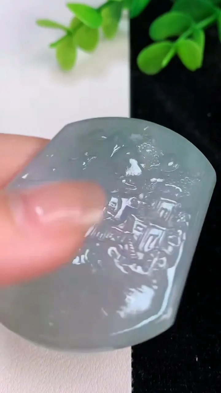 天然A货翡翠山水牌吊坠，尺寸53.8-46.2-4，重量:25.29g
7月10日