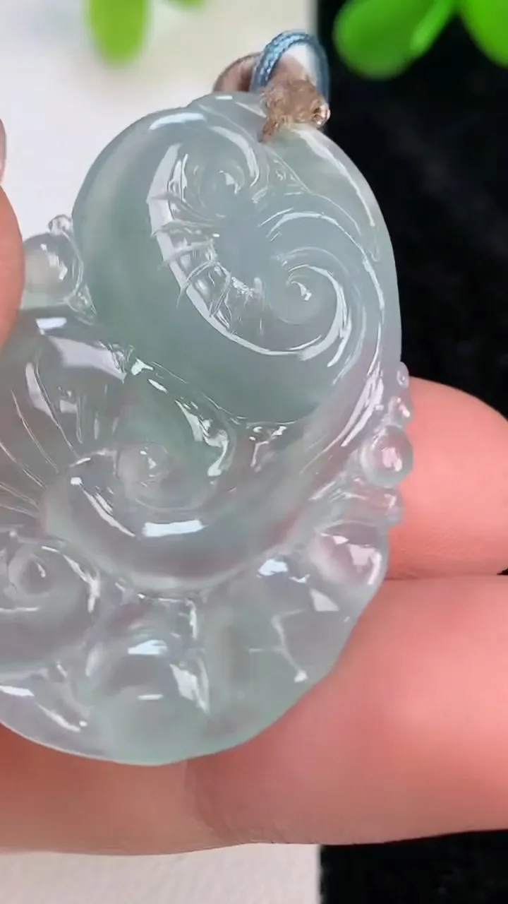 天然A货翡翠今非昔比 蜥蜴吊坠，尺寸36-27-3.8，重量:8.16g
7月10日
