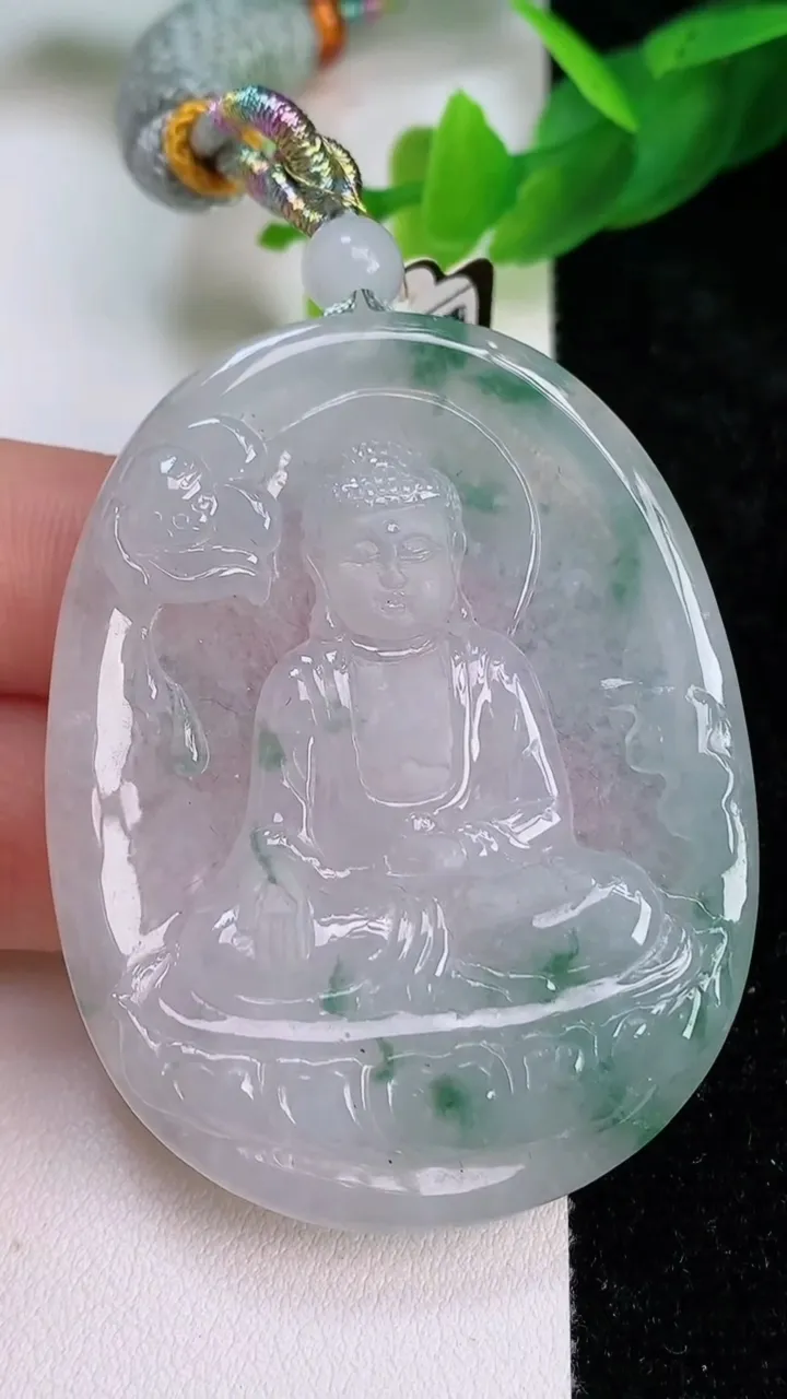 天然A货翡翠飘花阿弥陀佛吊坠，尺寸53.7-42.3-6.3，重量:30.00g
7月10日