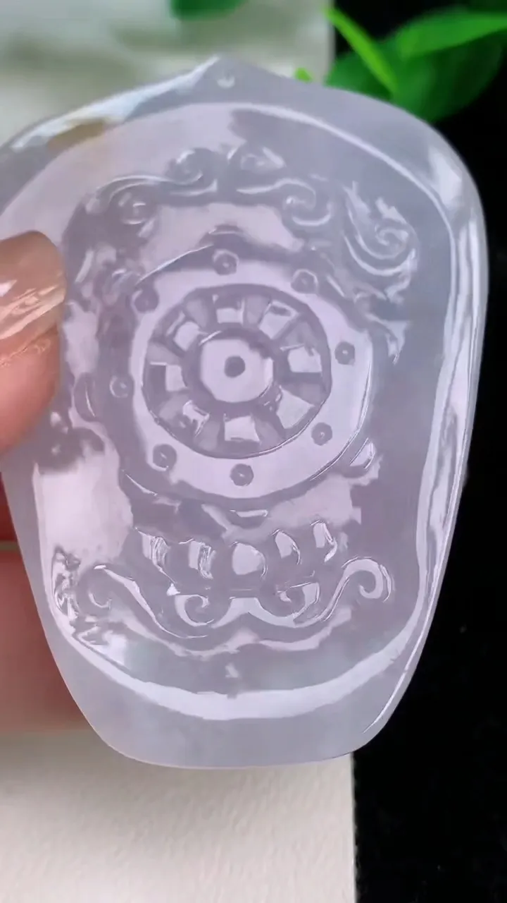 天然A货翡翠紫罗兰虚空藏观音菩萨吊坠，尺寸61.8-45-6，重量:29.69g
7月10日
