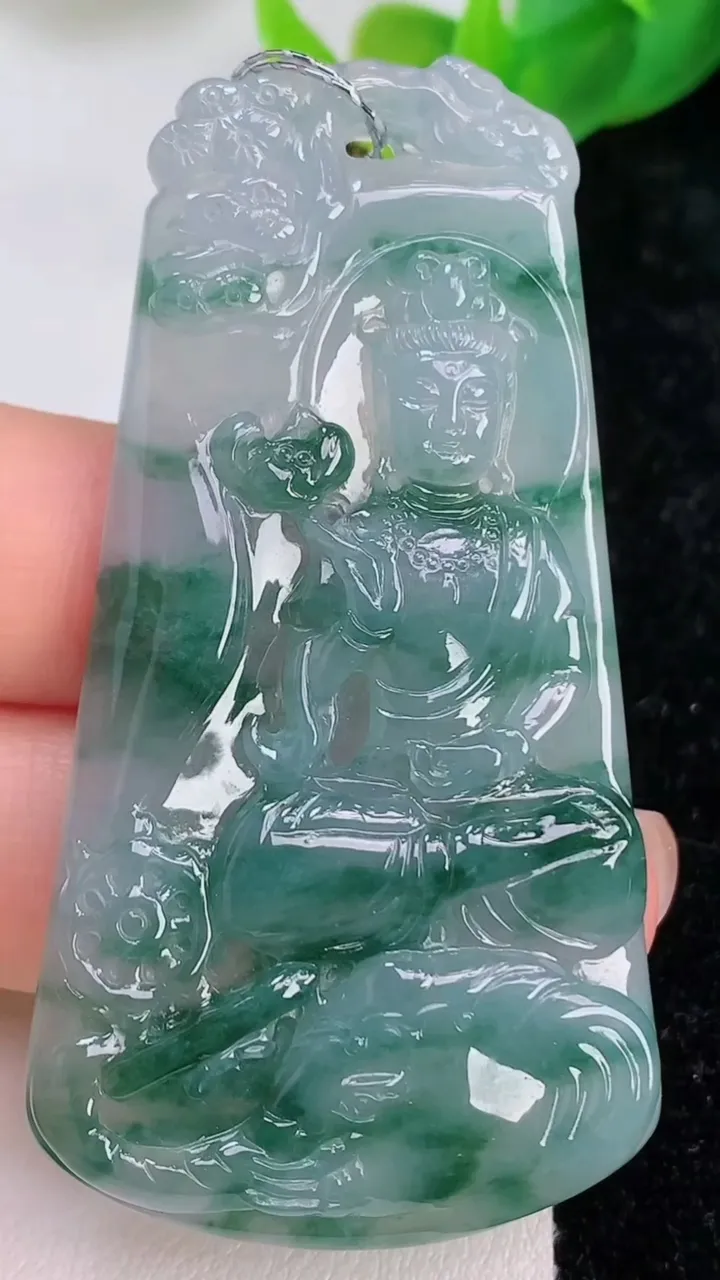天然A货翡翠冰种飘花普贤菩萨吊坠，尺寸60.3-30.3-5.5，重量:21.42g
7月10日