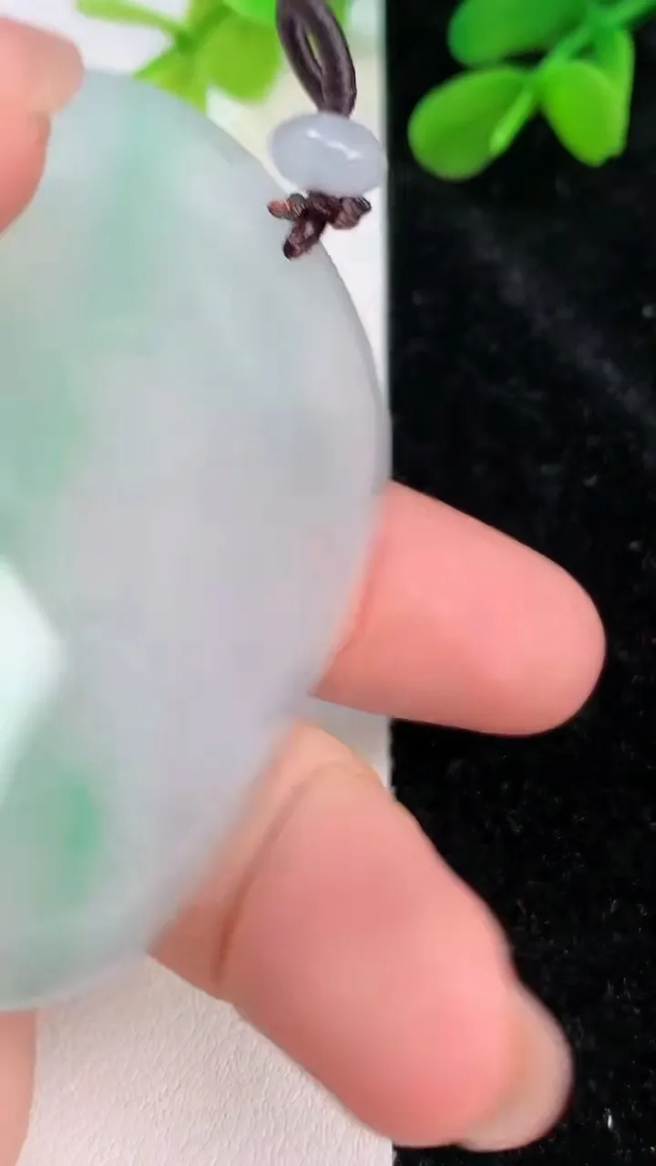天然A货翡翠生肖虎吊坠，尺寸56-44.2-7.6，重量:36.10g
7月10日