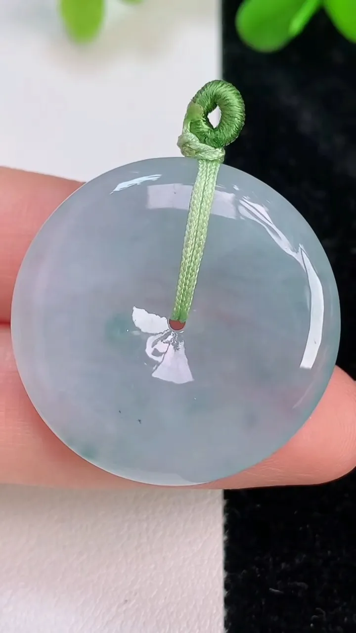 天然A货翡翠飘花平安扣吊坠，尺寸31.2-5.4，重量:11.50g
7月10日