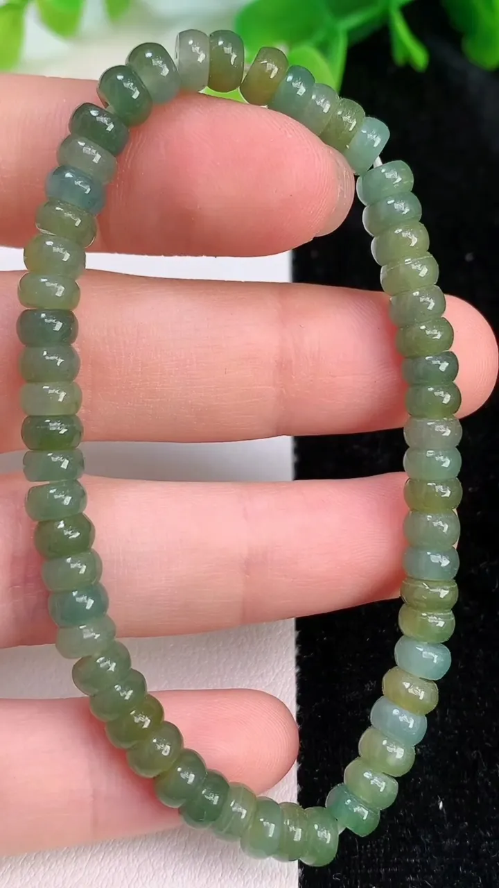 天然A货翡翠货蓝水双彩算盘珠手串，尺寸5.4-2.7，重:11.07g7月10日
工厂直销收藏佳品,
