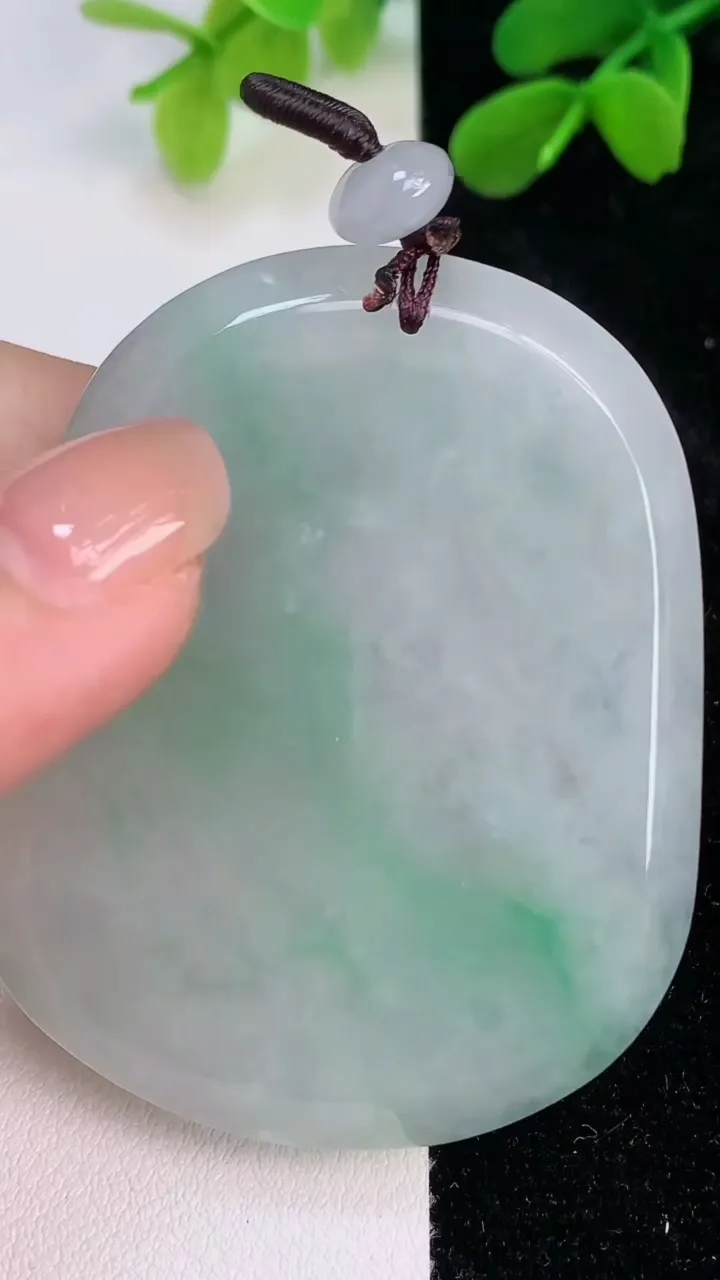 天然A货翡翠生肖虎吊坠，尺寸56-44.2-7.6，重量:36.10g
7月10日