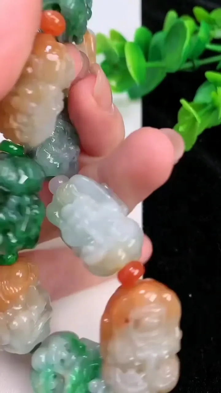 天然A货翡翠双彩十八罗汉手串，尺寸23.6-17-12，重量:98.61g7月10日
工厂直销收藏佳品,种好水足，色泽均匀，有种有色，上手高大气！