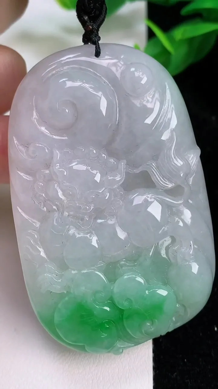 天然A货翡翠麒麟吊坠，尺寸66.5-43-11，重量:71.85g
7月10日