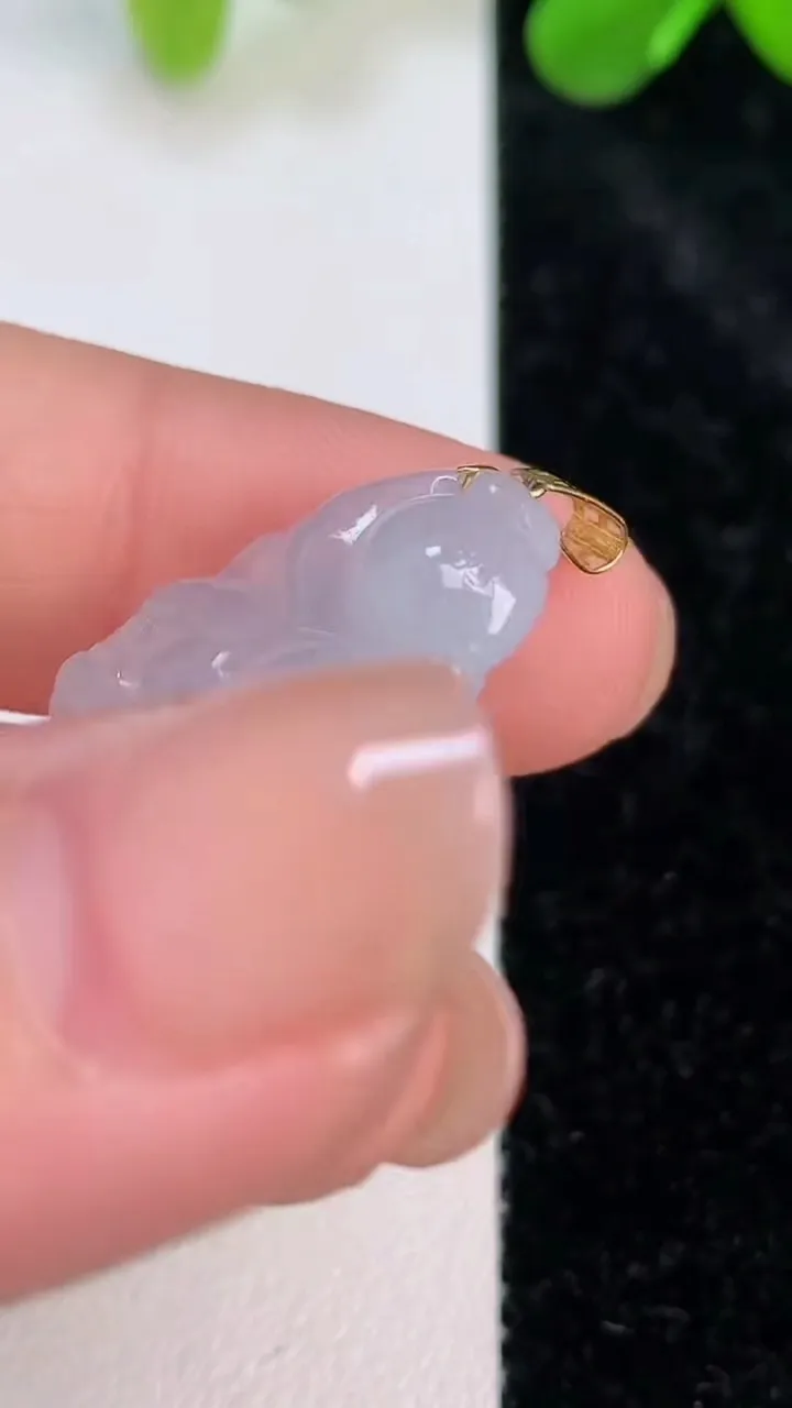 天然A货翡翠生肖猴吊坠，尺寸29.4-19.6-5.3，重量:5.46g
7月10日