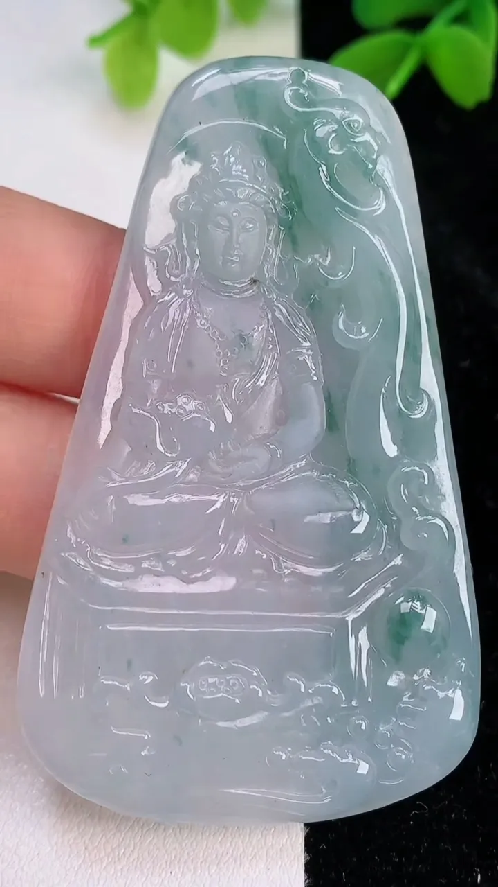 天然A货翡翠飘花大势至观音菩萨吊坠，尺寸65-38.3-3.8，重量:23.17g
7月10日