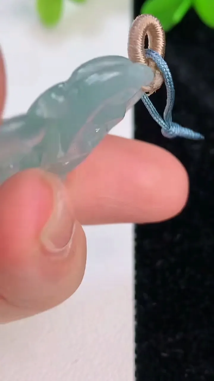 天然A货翡翠今非昔比 蜥蜴吊坠，尺寸36-27-3.8，重量:8.16g
7月10日