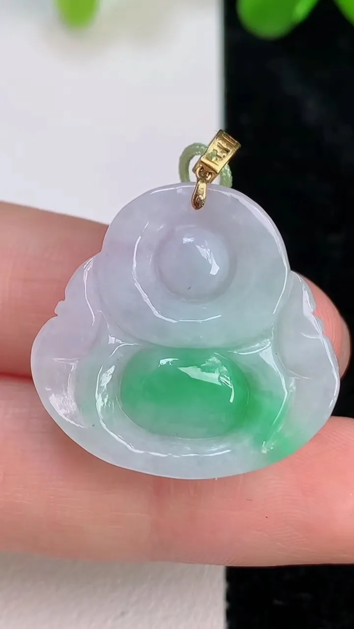 天然A货翡翠佛公吊坠，尺寸25-25.7-6.4，重量:5.66g
7月10日