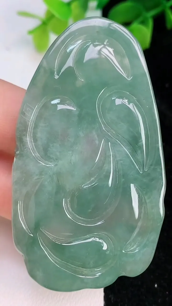天然A货翡翠龙牌吊坠，尺寸64.3-36.5-8.2，重:31.35g
7月10日