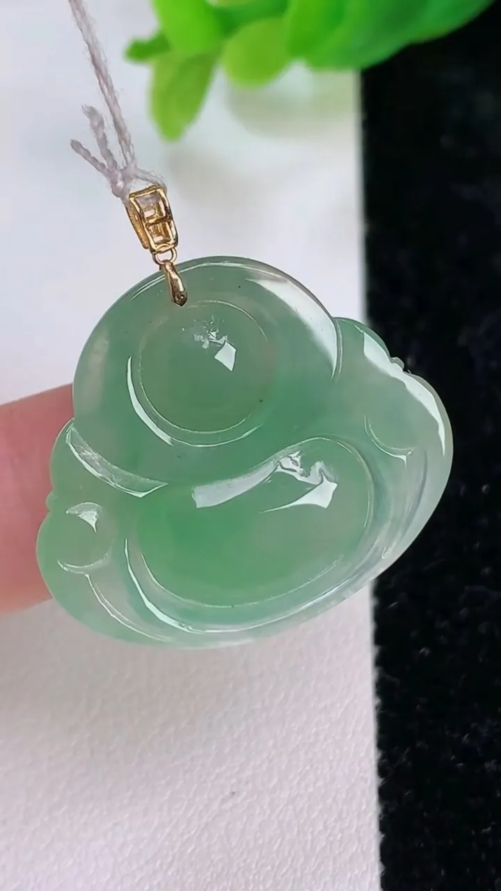 天然A货翡翠佛公吊坠，尺寸24-27-6，重量:5.74g
7月10日