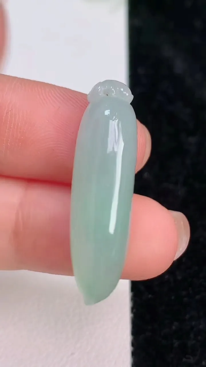 天然A货翡翠福瓜吊坠，尺寸32.8-9-6.6，重:3.84g
7月10日