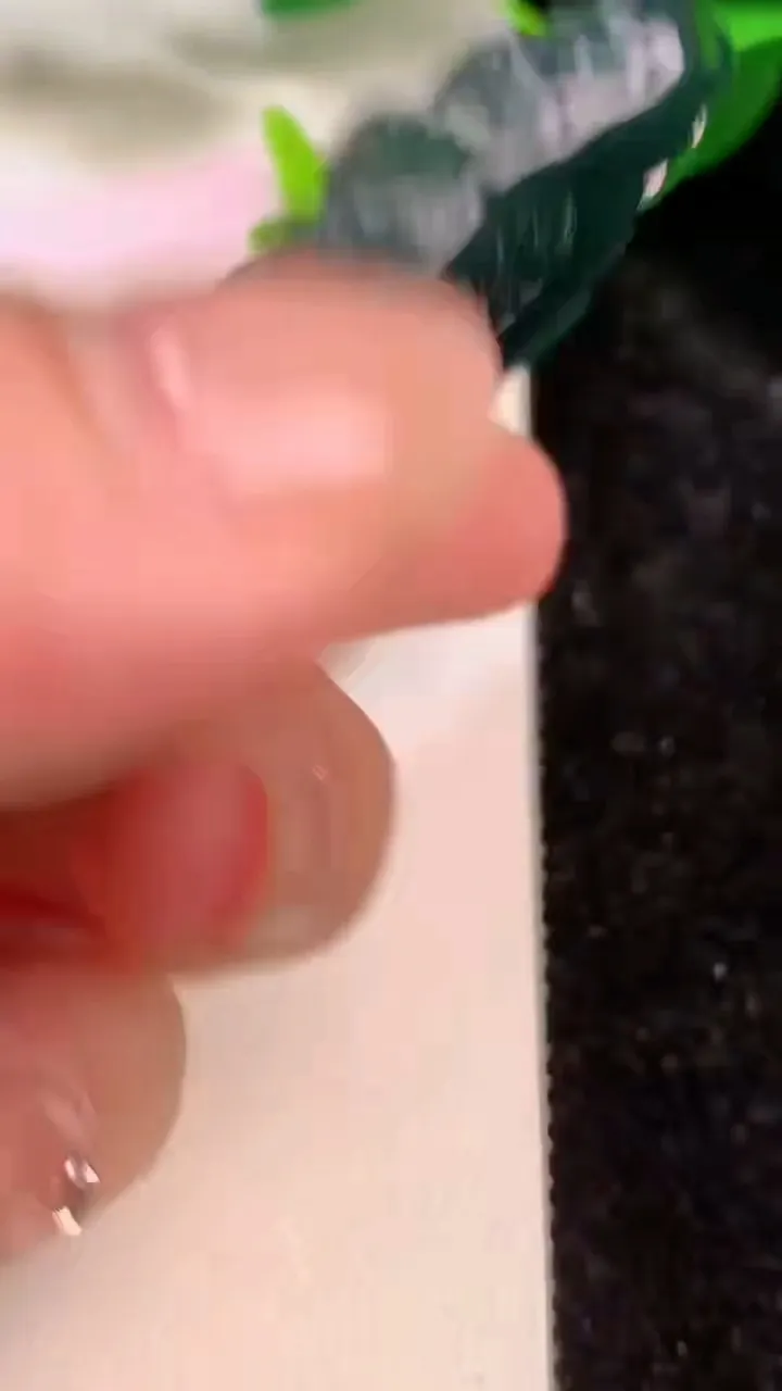 天然A货翡翠龙牌吊坠，尺寸69-37-5.7，重量:43.99g
7月10日