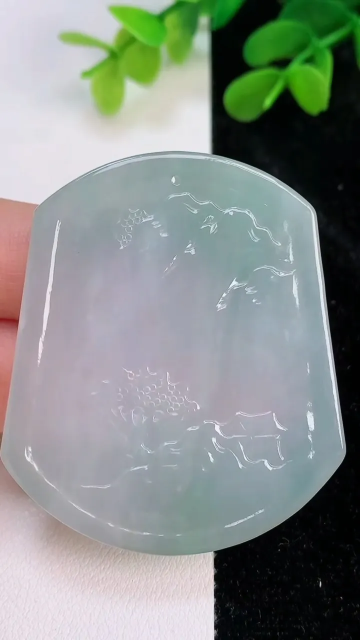 天然A货翡翠山水牌吊坠，尺寸53.8-46.2-4，重量:25.29g
7月10日
