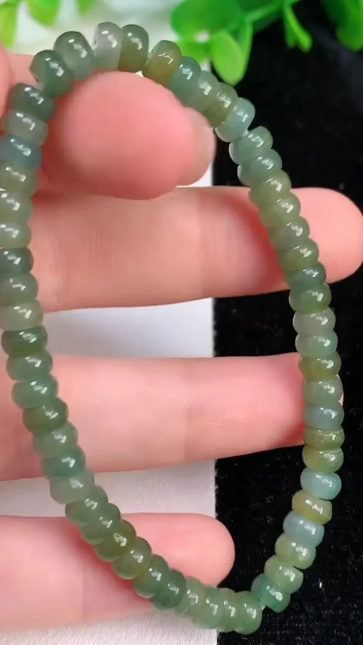 天然A货翡翠货蓝水双彩算盘珠手串，尺寸5.4-2.7，重:11.07g7月10日
工厂直销收藏佳品,种好水足，色泽均匀，有种有色，上手高大气！