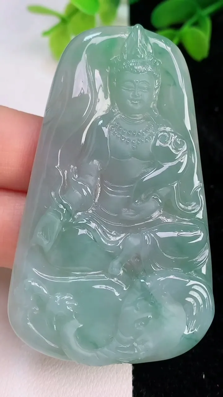 天然A货翡翠普贤菩萨吊坠，尺寸64.5-39.2-5.6，重量:28.32g
7月10日