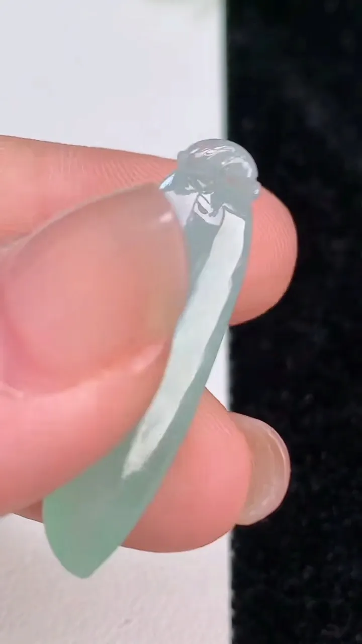 天然A货翡翠福瓜吊坠，尺寸32.8-9-6.6，重:3.84g
7月10日