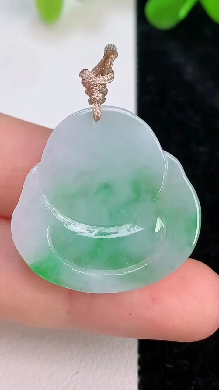 天然A货翡翠佛公吊坠，尺寸27.6-27.8-4.2，重量:5.96g
7月10日