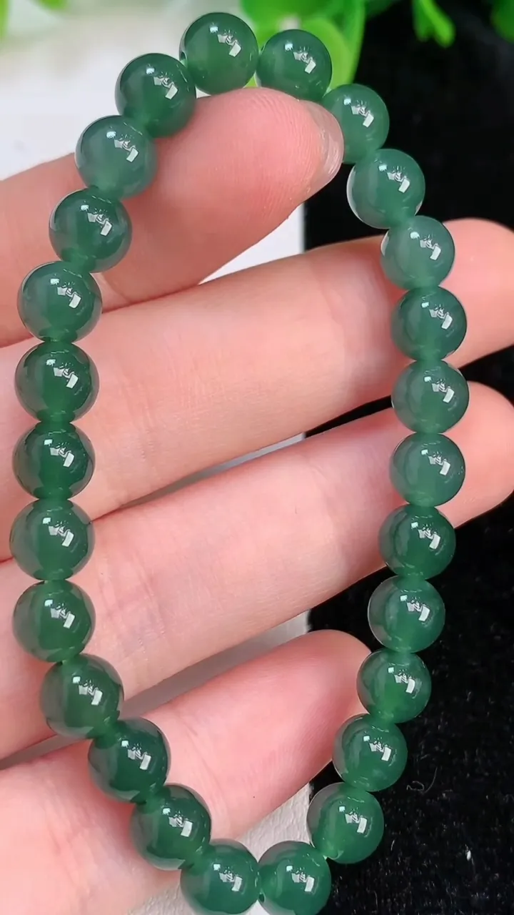 天然A货翡翠货蓝水圆珠手串26颗，尺寸6.8，重:13.88g7月10日
工厂直销收藏佳品,种好水足，色泽均匀，有种有色，上手高大气！