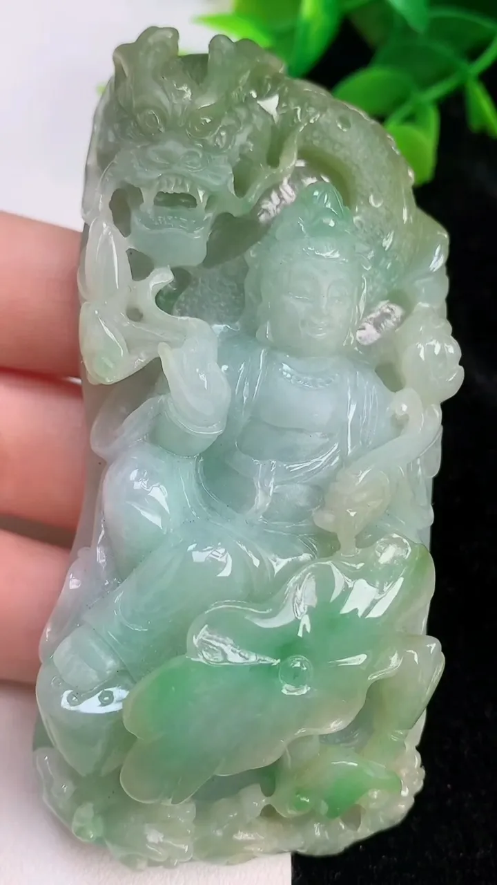 天然A货翡翠祥龙大势至观音菩萨吊坠，尺寸86-42-19，重:115.29g
7月10日
