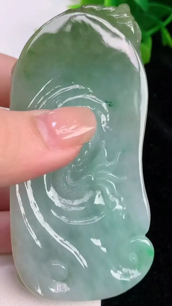 天然A货翡翠祥龙大势至观音菩萨吊坠，尺寸86-42-19，重:115.29g
7月10日