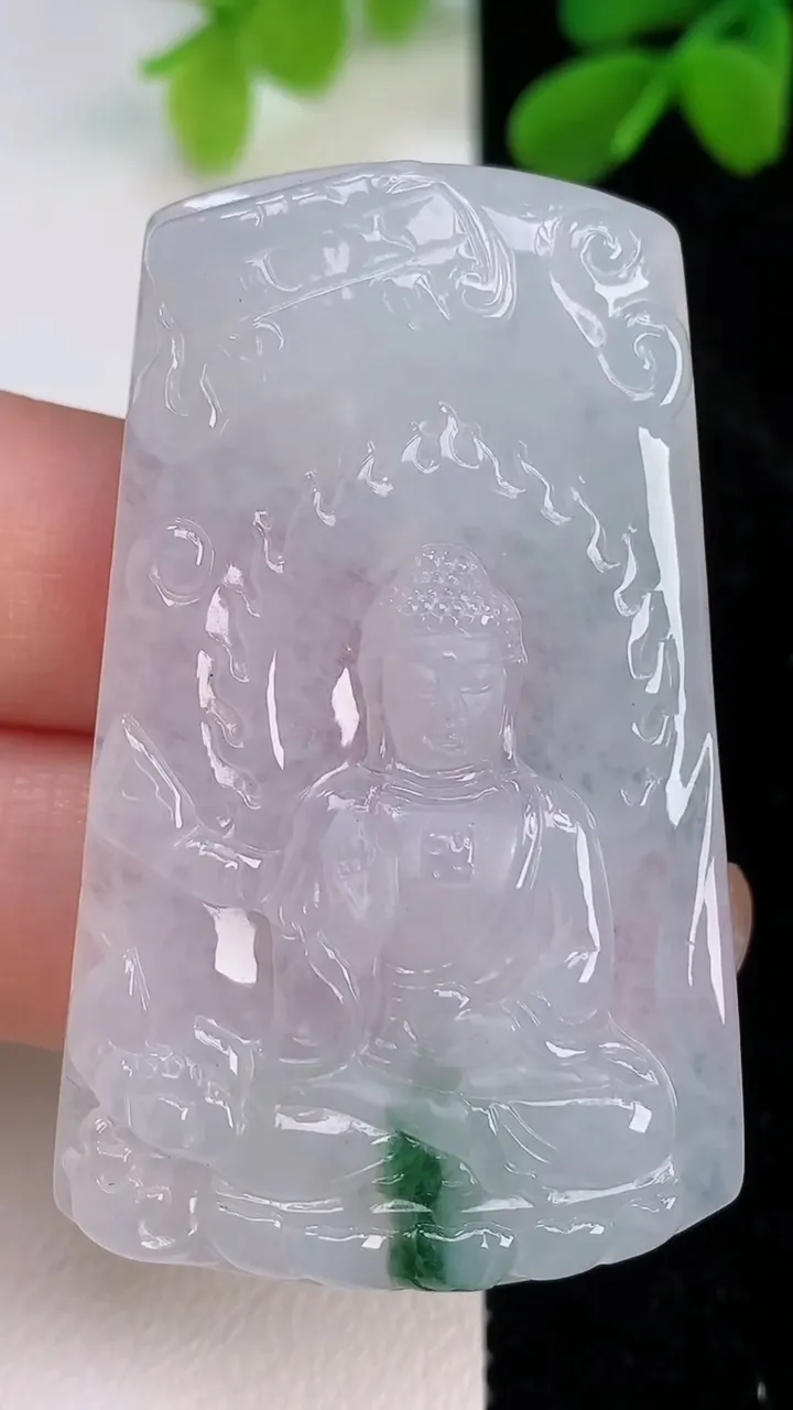 天然A货翡翠飘花阿弥陀佛吊坠，尺寸51.8-32-5.4，重量:19.89g
7月10日