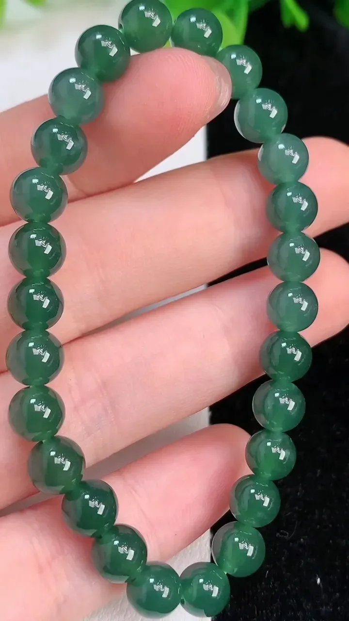 天然A货翡翠货蓝水圆珠手串26颗，尺寸6.8，重:13.88g7月10日
工厂直销收藏佳品,种好水足