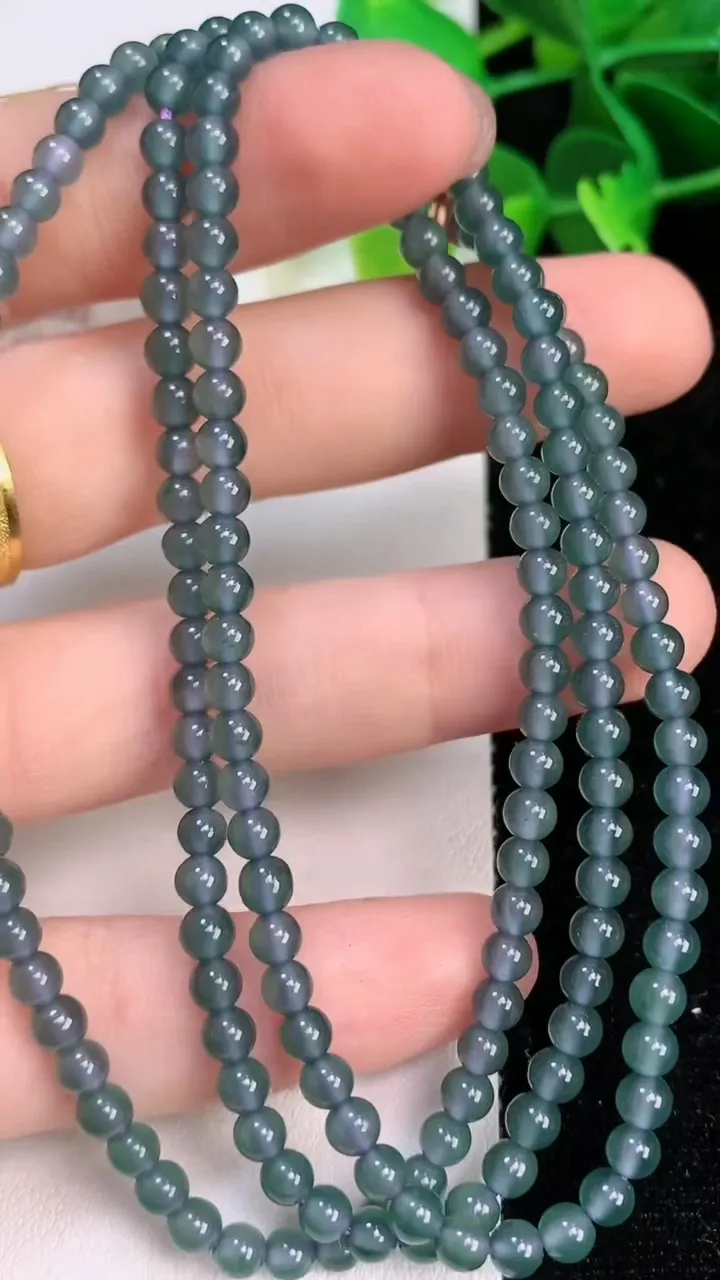 天然A货翡翠小米珠项链，尺寸3.7-176颗，重量:18.62g
7月11日