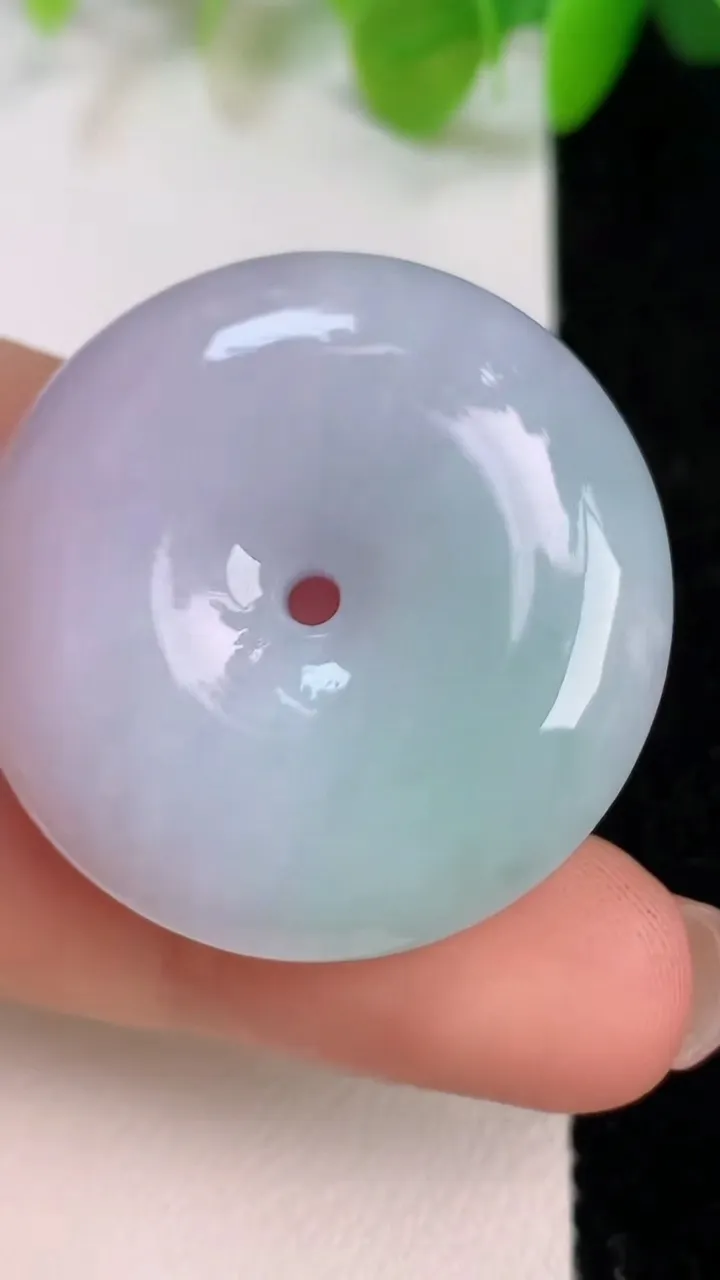 天然A货翡翠春带彩紫罗兰平安扣吊坠，尺寸32-8.4，重量:18.35g
7月11日