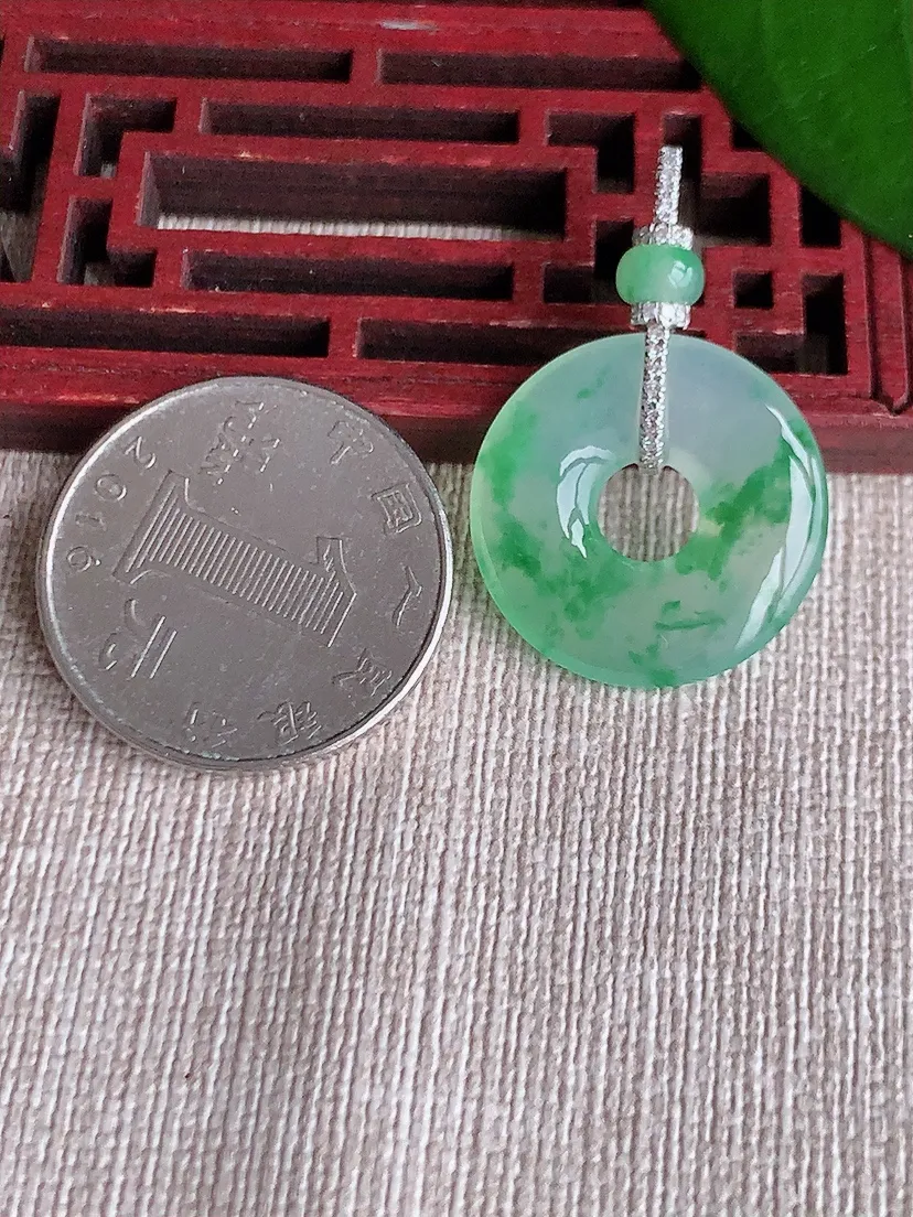 天然A货翡翠18K金伴飘绿平安环吊坠尺寸32.6×21.5×3.4m量3.96g 0710
