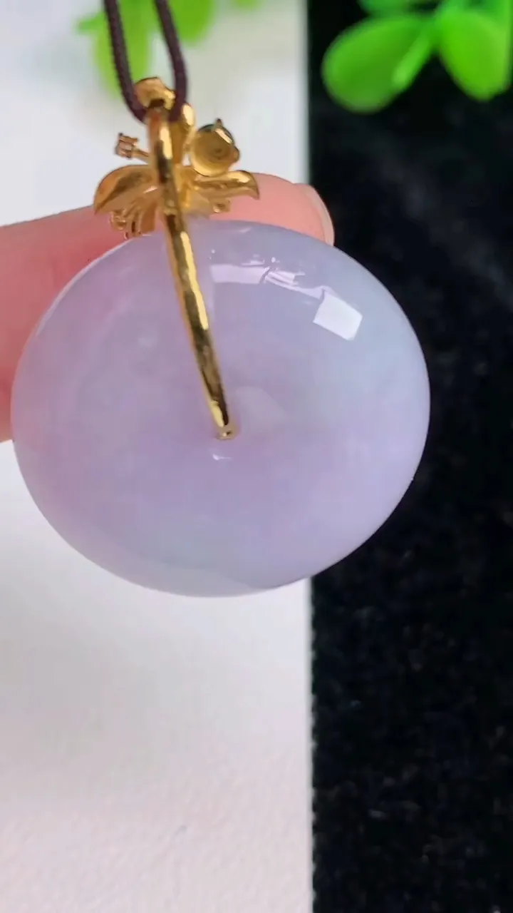天然A货翡翠18k金紫罗兰平安扣吊坠，尺寸25-9，重量:12.38g
7月11日