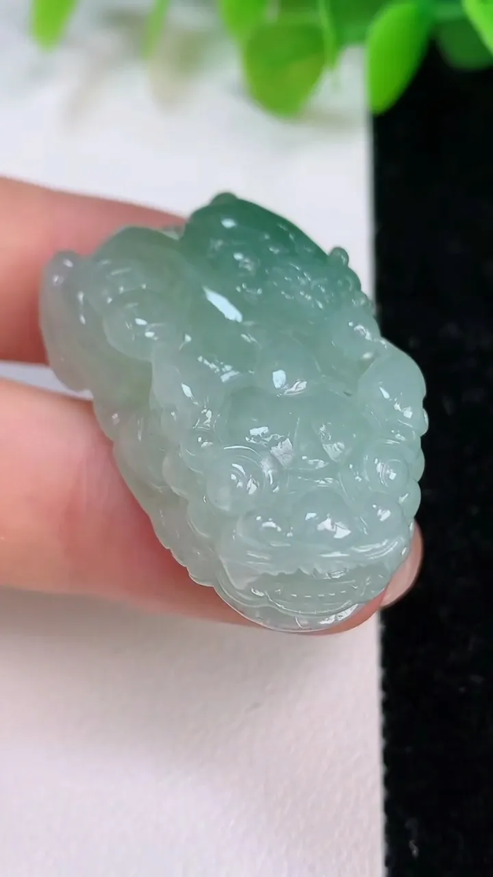 天然A货翡翠貔貅吊坠，尺寸37.8-21.6-11.6，重量:21.42g
7月11日