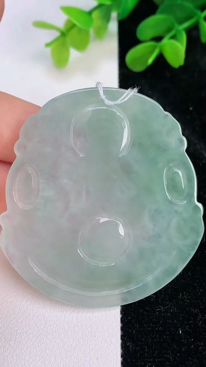 天然A货翡翠普贤菩萨吊坠，尺寸55.4-52.2-4.3，重量:24.95g
7月11日