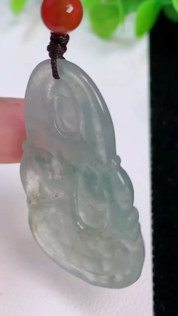 天然A货翡翠飘花普贤菩萨吊坠，尺寸47-26.2-5.2，重:11.12g
7月11日