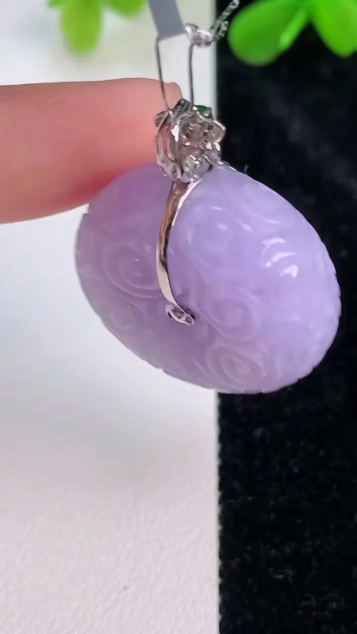天然A货翡翠18k金春带彩紫罗兰雕花平安扣吊坠，尺寸26-12.3，重量:17.68g
7月11日